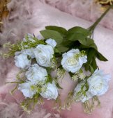 Buchet 9 fire trandafiri si verdeata 