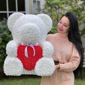 Urs 70 cm alb cu inima rosie in cutie cadou